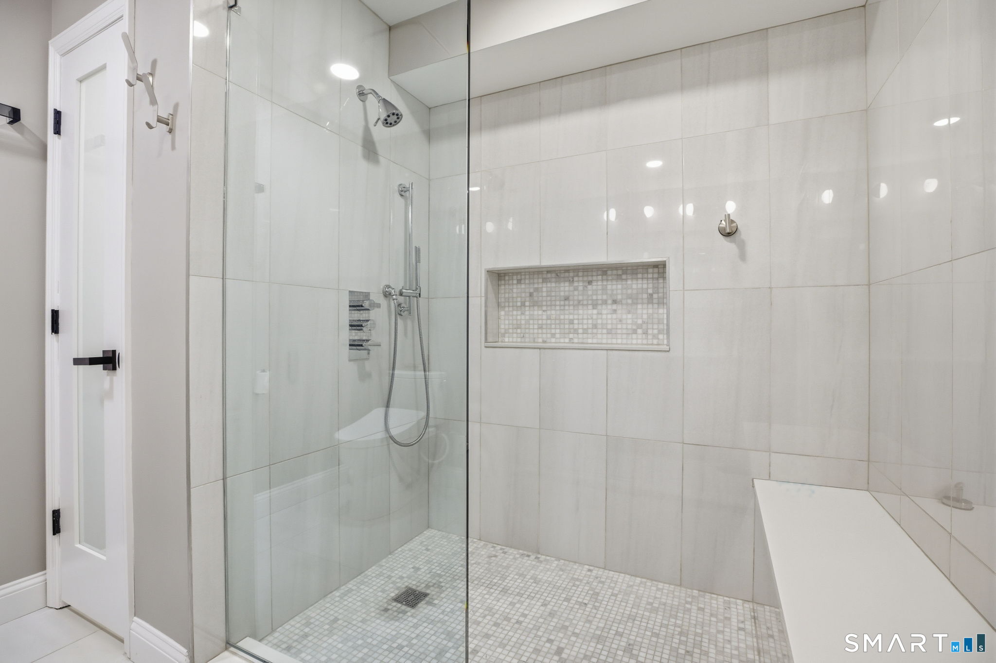 180 Turn Of River Road, Unit 5D Stamford, CT 06905 - Photo 22 of 37