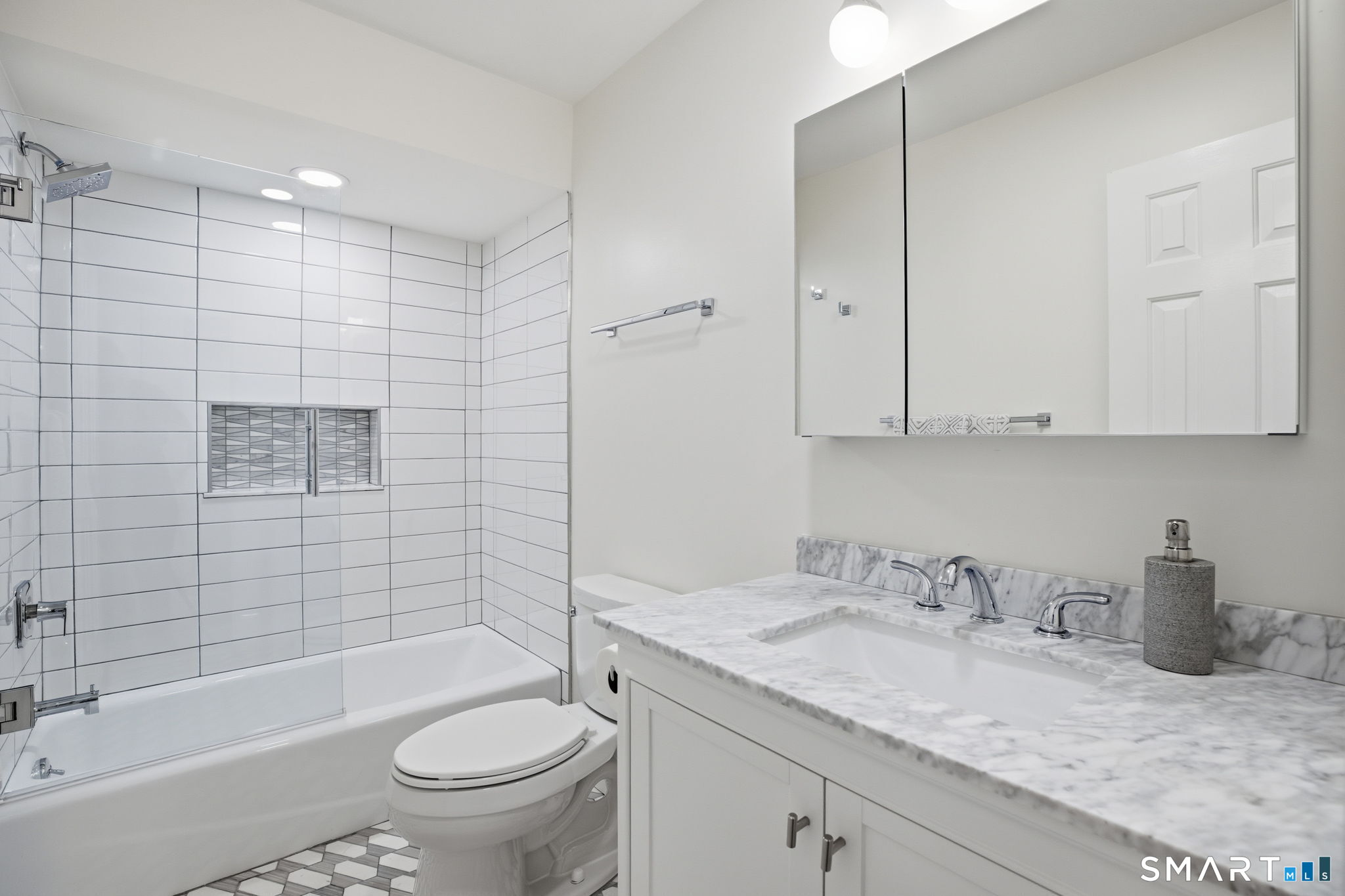 180 Turn Of River Road, Unit 5D Stamford, CT 06905 - Photo 25 of 37