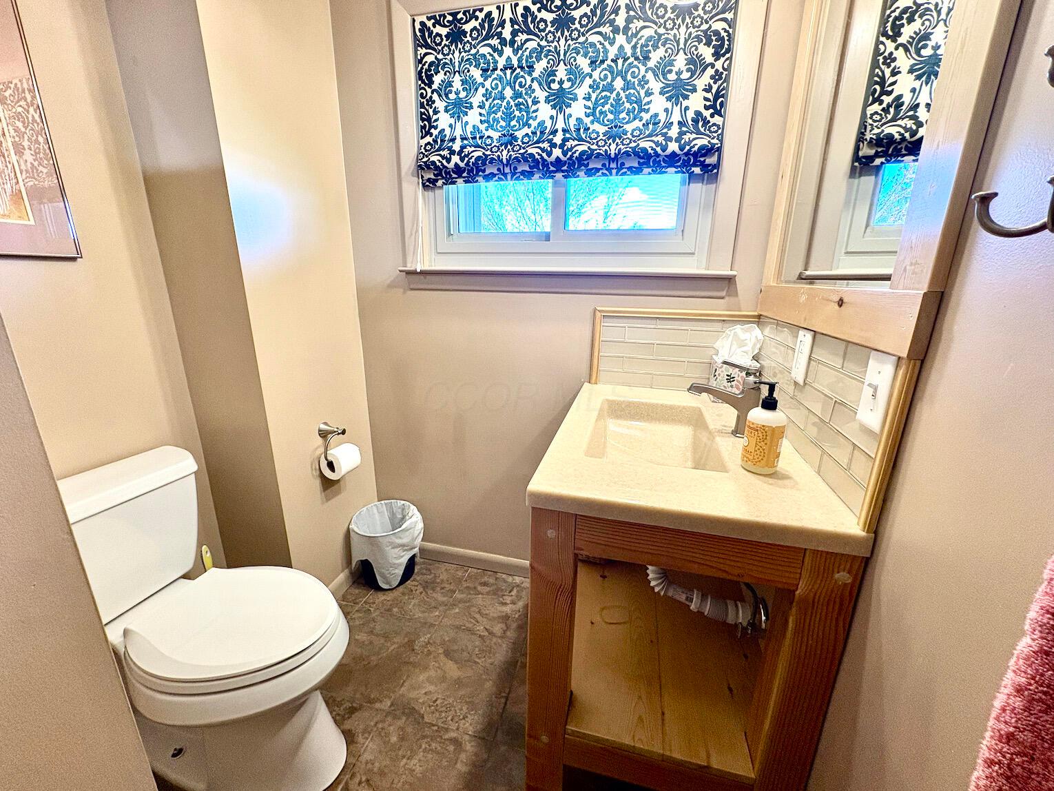 330 Midland Road Chillicothe, OH 45601 - Photo 25 of 38 Hall bath