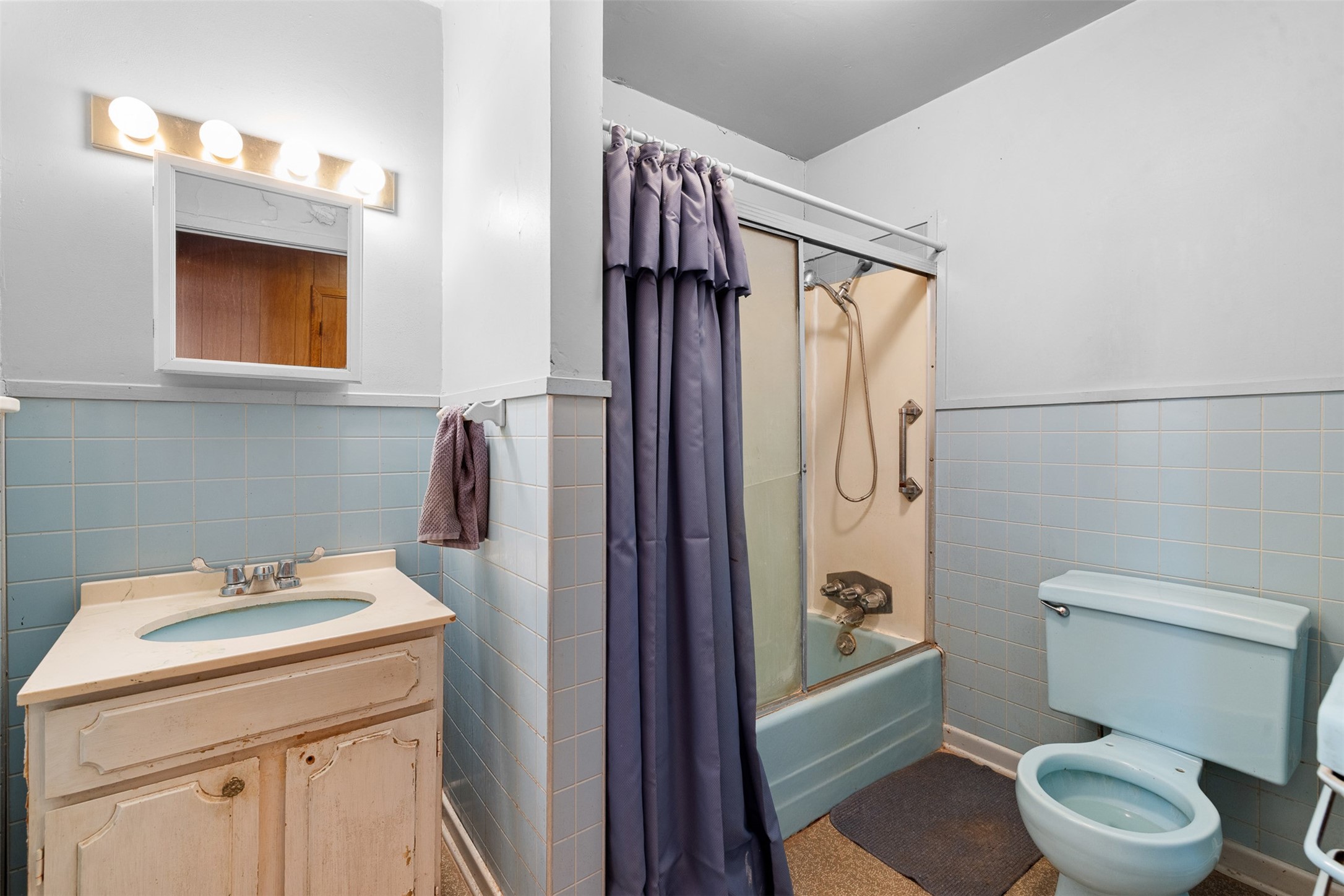 104 6th Street Glidden, TX 78943 - Photo 17 of 28 Bathroom