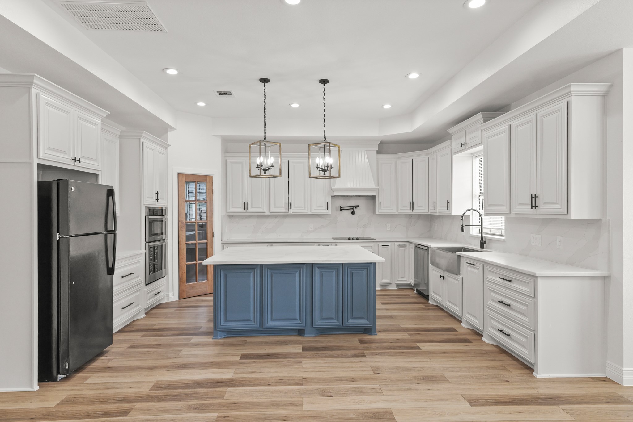 24585 Tipperary Street Hempstead, TX 77445 - Photo 22 of 50 Modern Farmhouse feel. Breakfast bar.