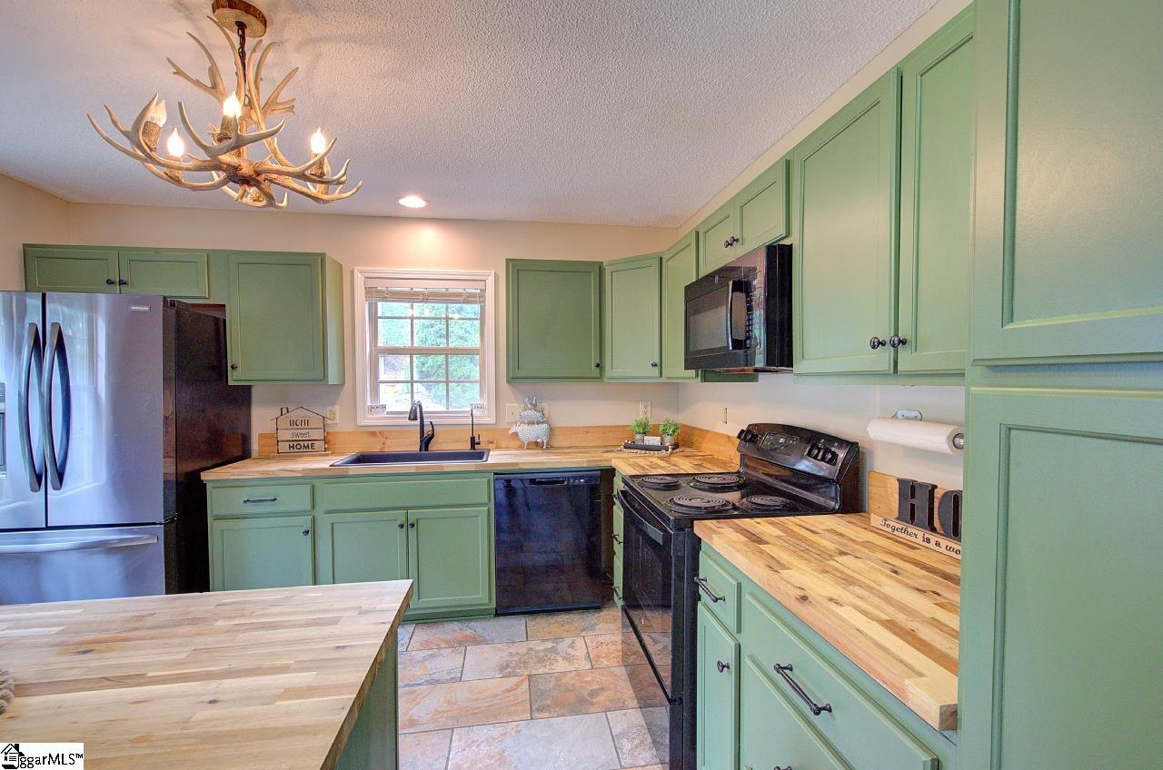189 Caledonia Road Landrum, SC 29356 - Photo 7 of 44