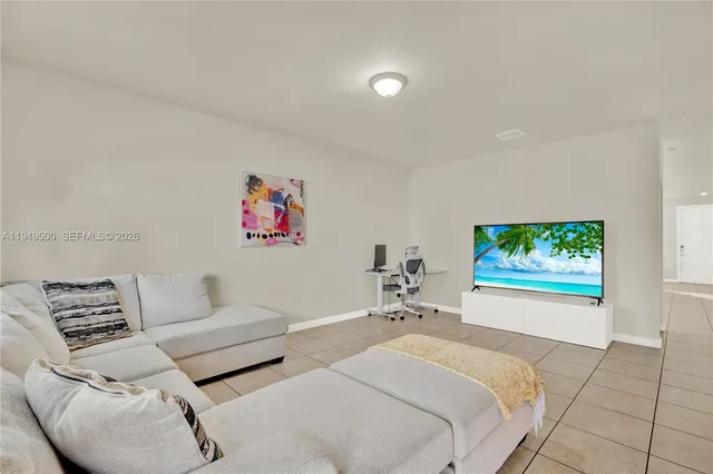 $4,000 | 9411 West 35th Avenue, Hialeah, FL 33018