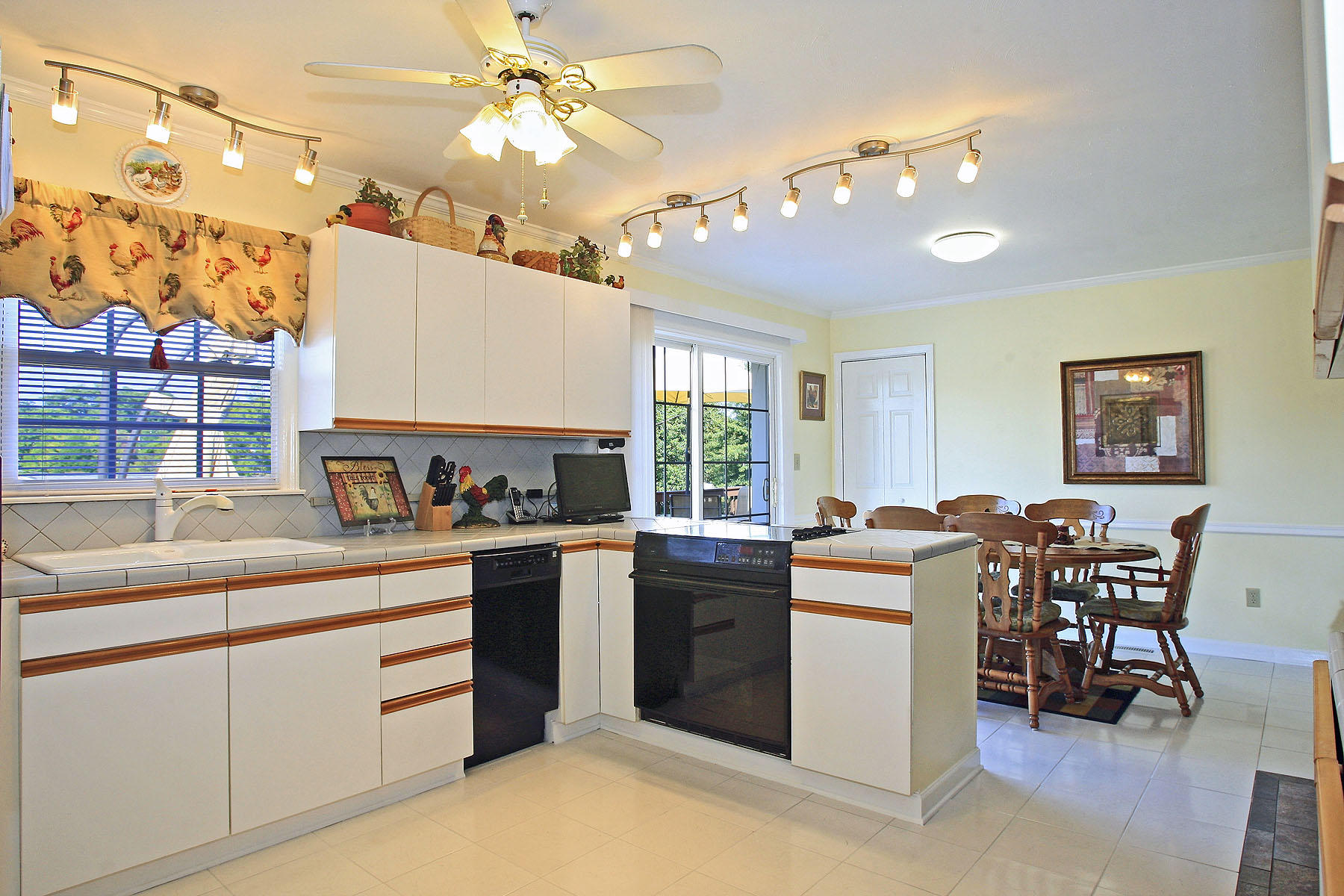 4434 Oliver Road Northeast Roanoke, VA 24012 - Photo 15 of 55 Kitchen