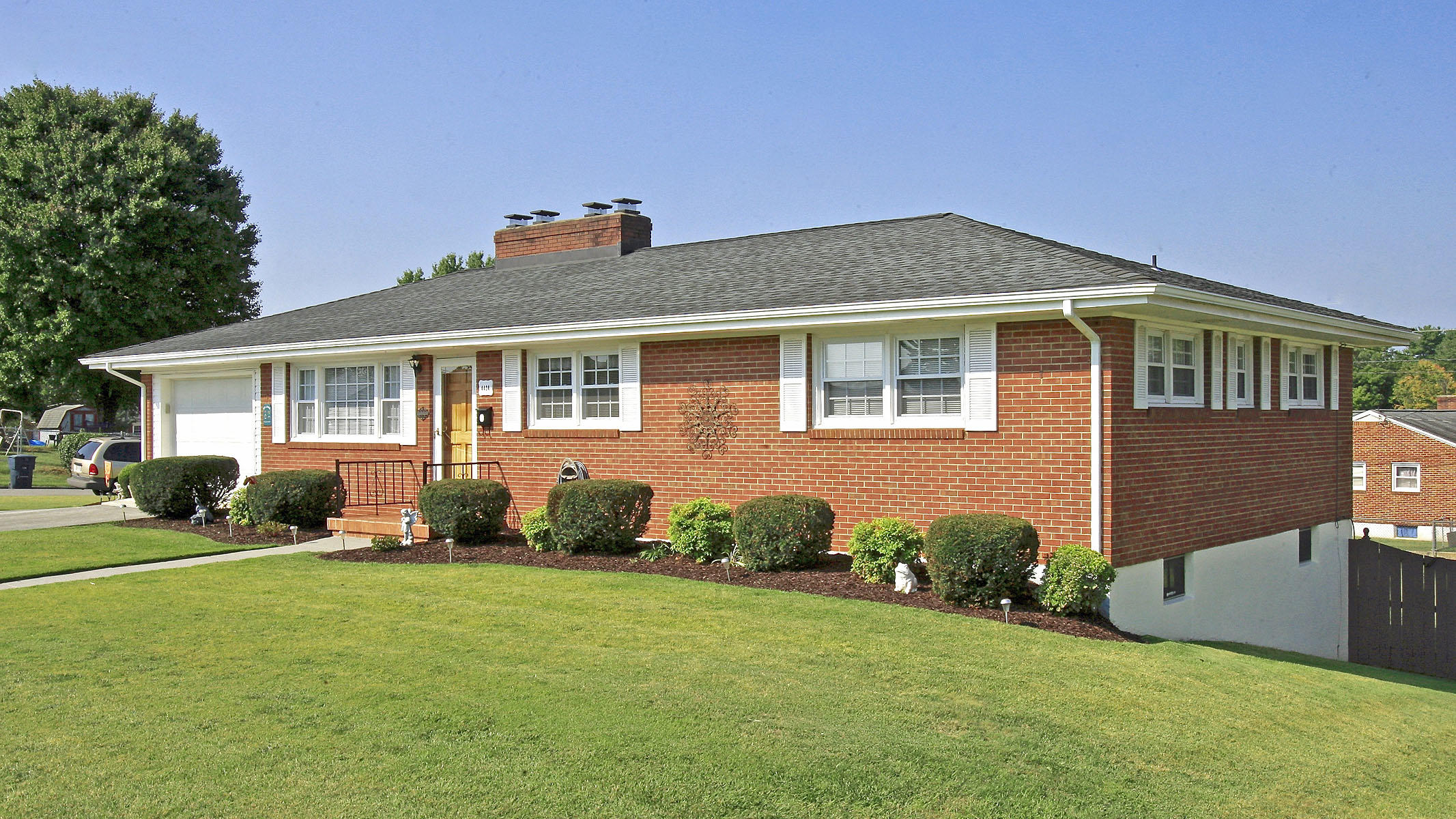4434 Oliver Road Northeast Roanoke, VA 24012 - Photo 3 of 55 Front/Side View