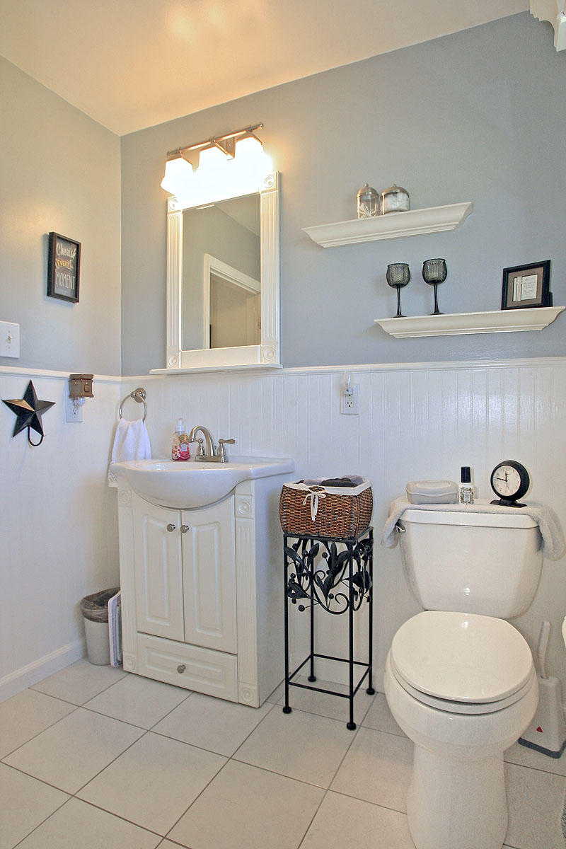4434 Oliver Road Northeast Roanoke, VA 24012 - Photo 33 of 55 Main Bathroom