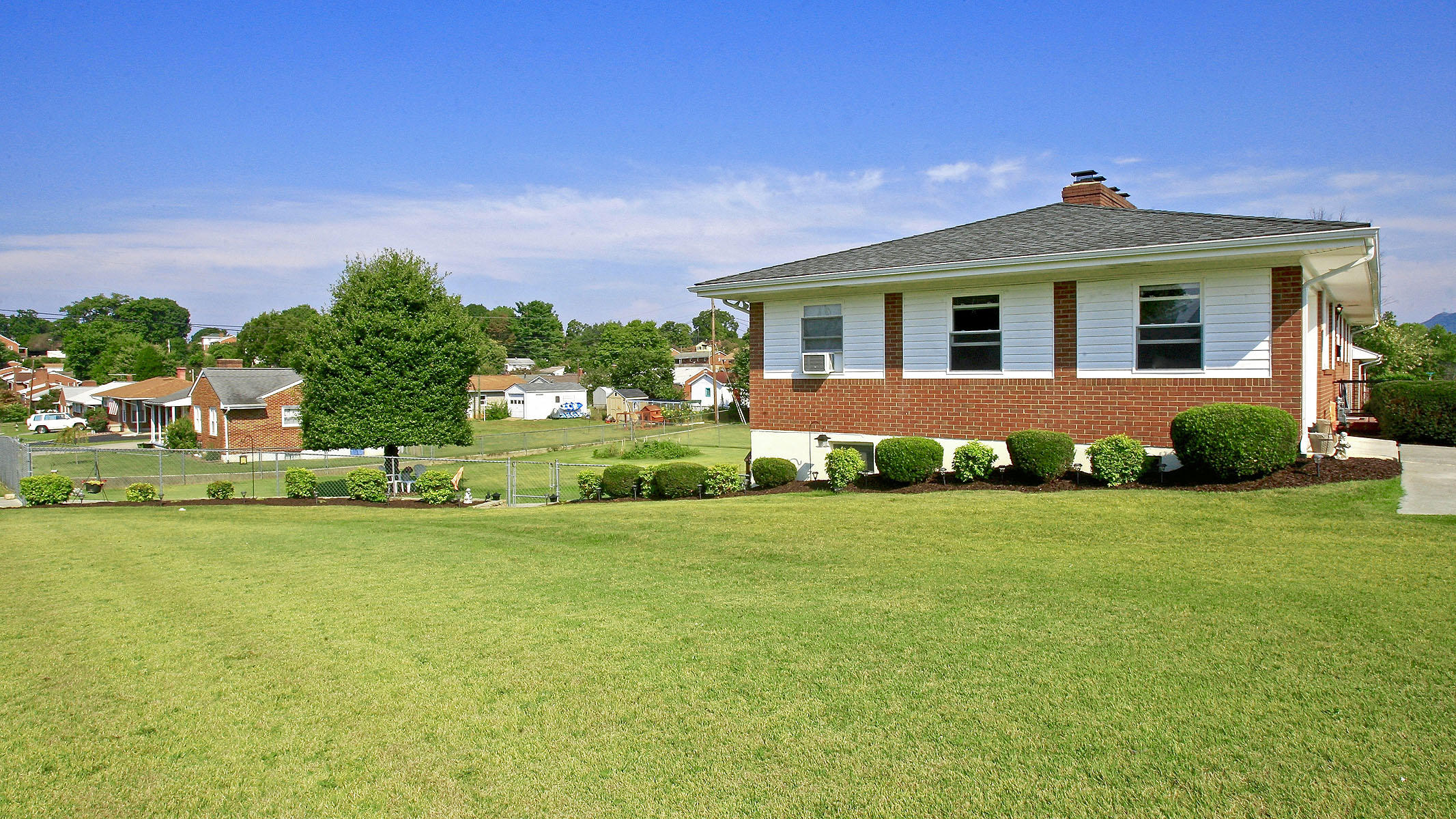 4434 Oliver Road Northeast Roanoke, VA 24012 - Photo 5 of 55 Side Yard