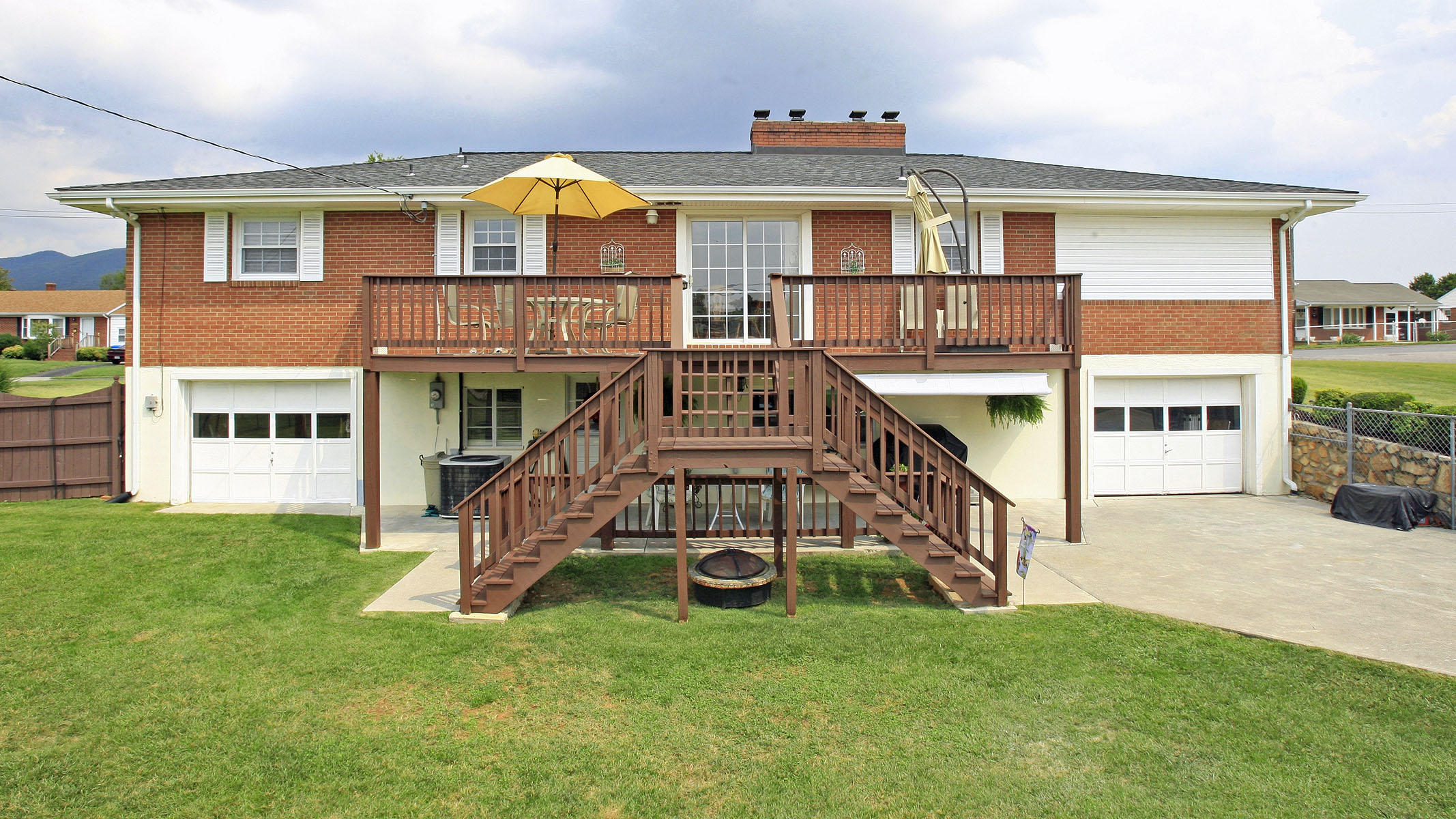 4434 Oliver Road Northeast Roanoke, VA 24012 - Photo 49 of 55 Rear View/2 attached garages
