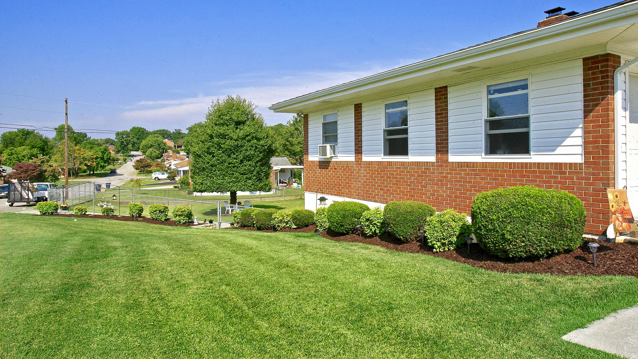 4434 Oliver Road Northeast Roanoke, VA 24012 - Photo 7 of 55 Side Yard/Landscape