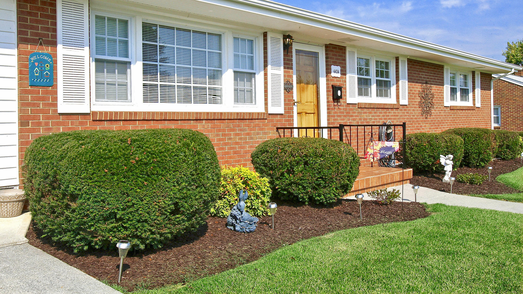 4434 Oliver Road Northeast Roanoke, VA 24012 - Photo 8 of 55 Front Yard/Landscape