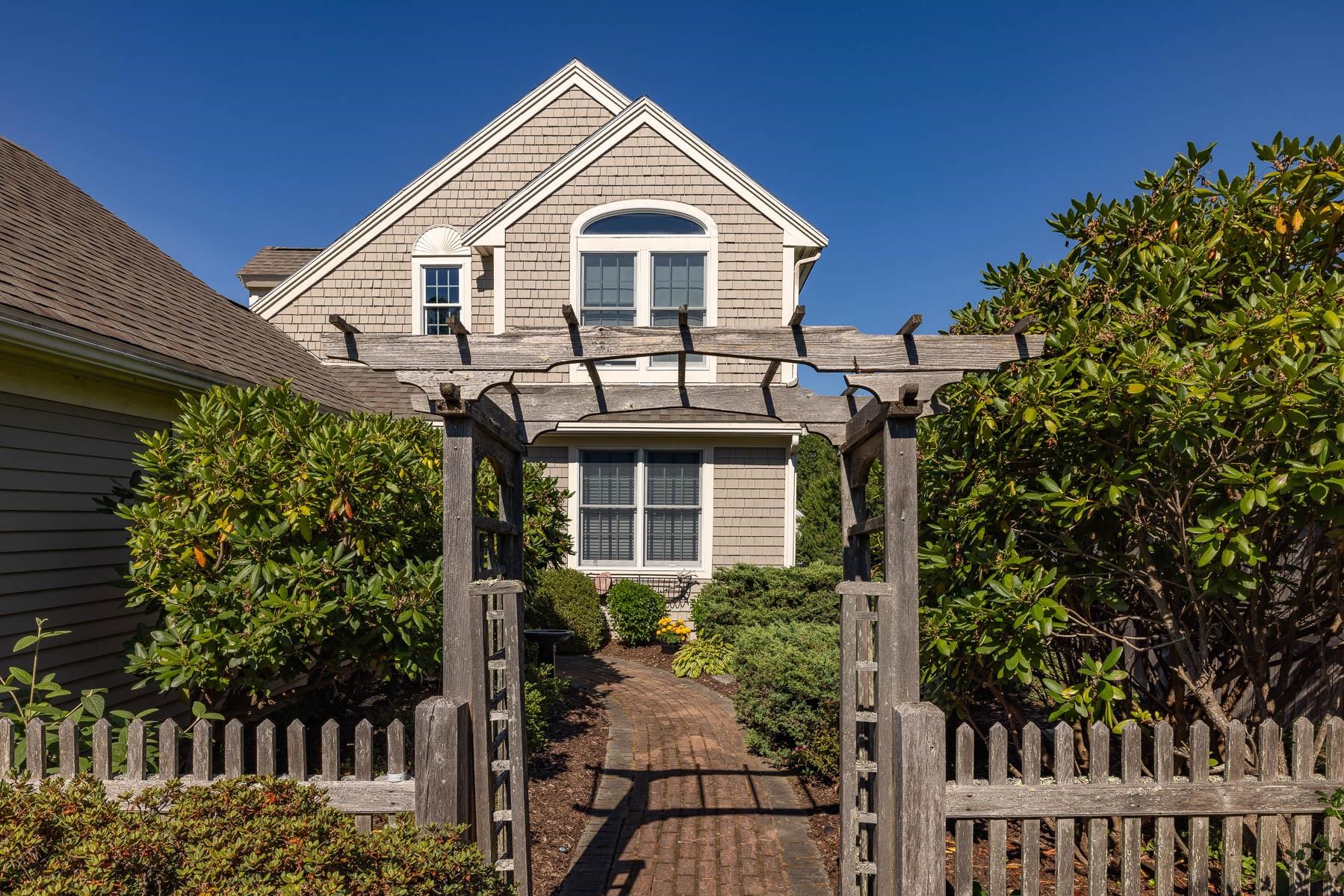 39 Old Bay Road New Castle, NH 03854 - Photo 1 of 54 Gallery Image 1