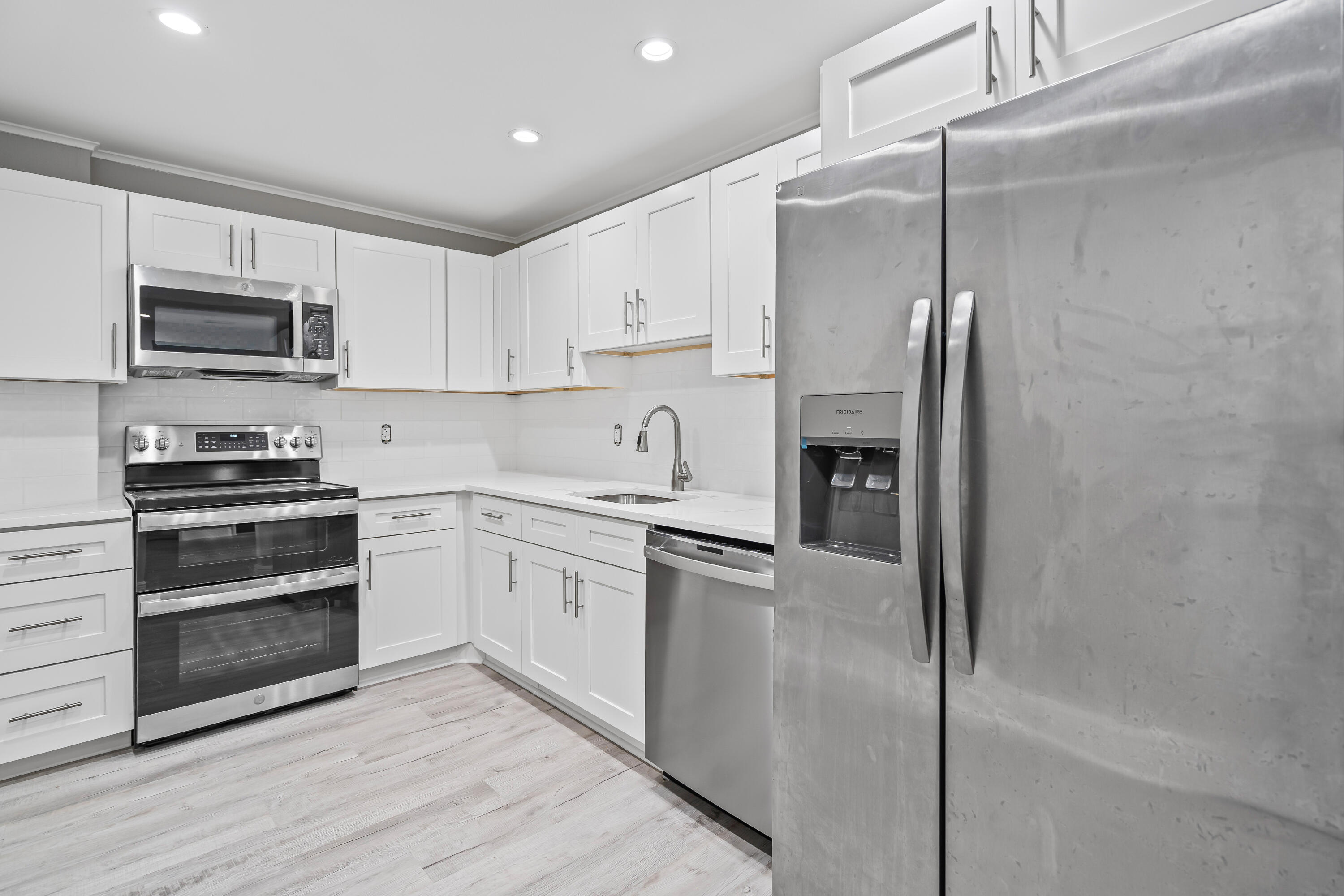 2851 South Ocean Boulevard, Unit 26 Boca Raton, FL 33432 - Photo 5 of 21 010-2851SouthOceanBoulevard-BocaRaton-FL