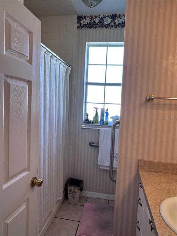 119 Hawthorne Road Auburndale, FL 33823 - Photo 20 of 26 walk in closet with window