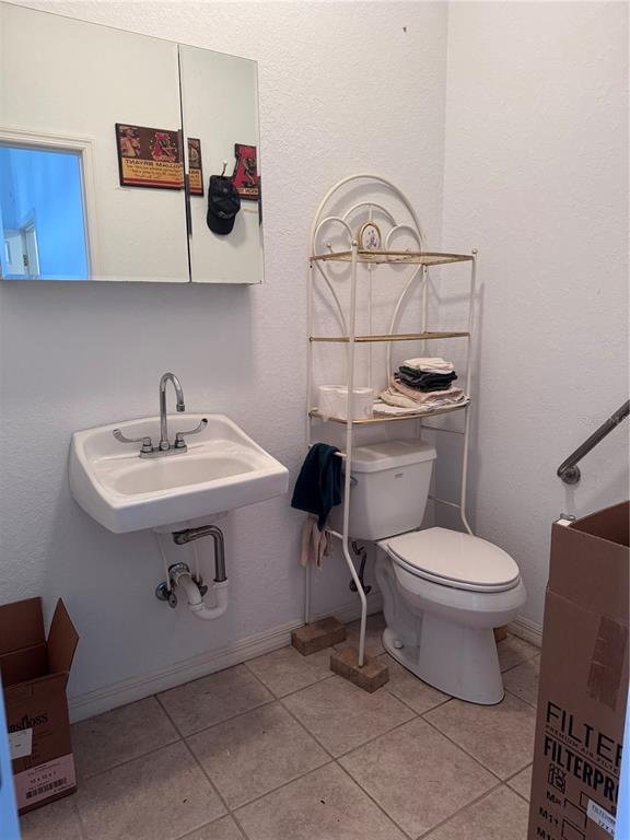 119 Hawthorne Road Auburndale, FL 33823 - Photo 23 of 26 a bathroom with a sink toilet and a mirror