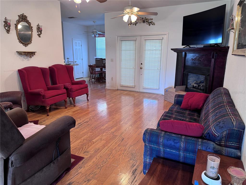 119 Hawthorne Road Auburndale, FL 33823 - Photo 4 of 26 a living room with furniture a flat screen tv and kitchen view