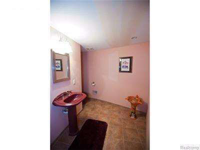 11389 Faussett Road Fenton, MI 48430 - Photo 25 of 32 20450225-24.JPG