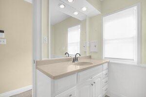 43 North Stanwood Road Columbus, OH 43209 - Photo 29 of 40 stanwoodfullbath