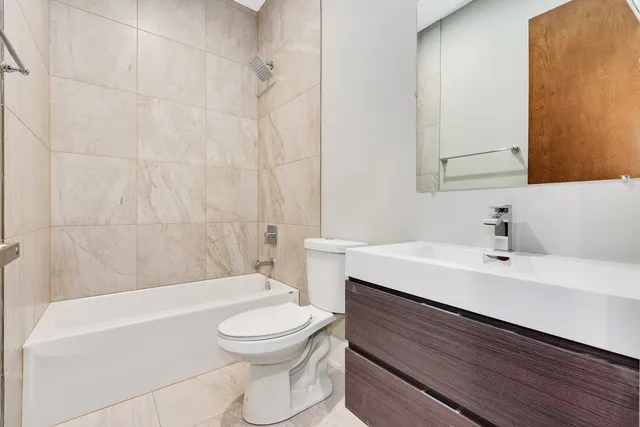 $2,985 | 2518 West Division Street, Unit NE, Chicago, IL 60622