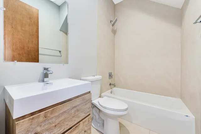 $2,985 | 2518 West Division Street, Unit NE, Chicago, IL 60622