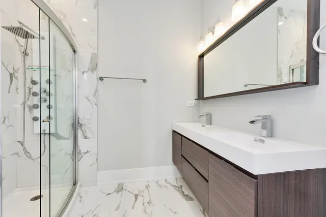 $2,985 | 2518 West Division Street, Unit NE, Chicago, IL 60622