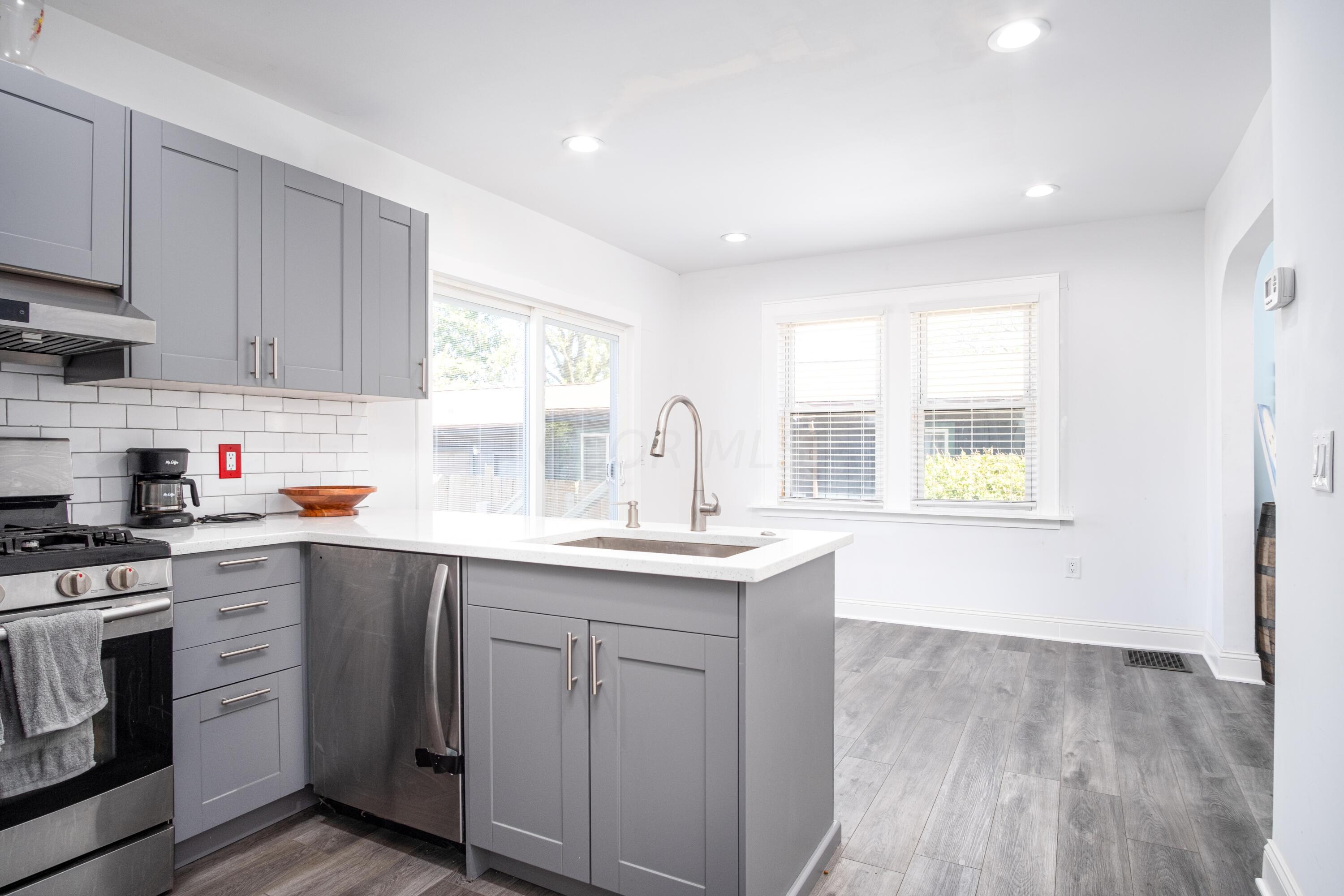 578 East Tulane Road Columbus, OH 43202 - Photo 8 of 27 Kitchen