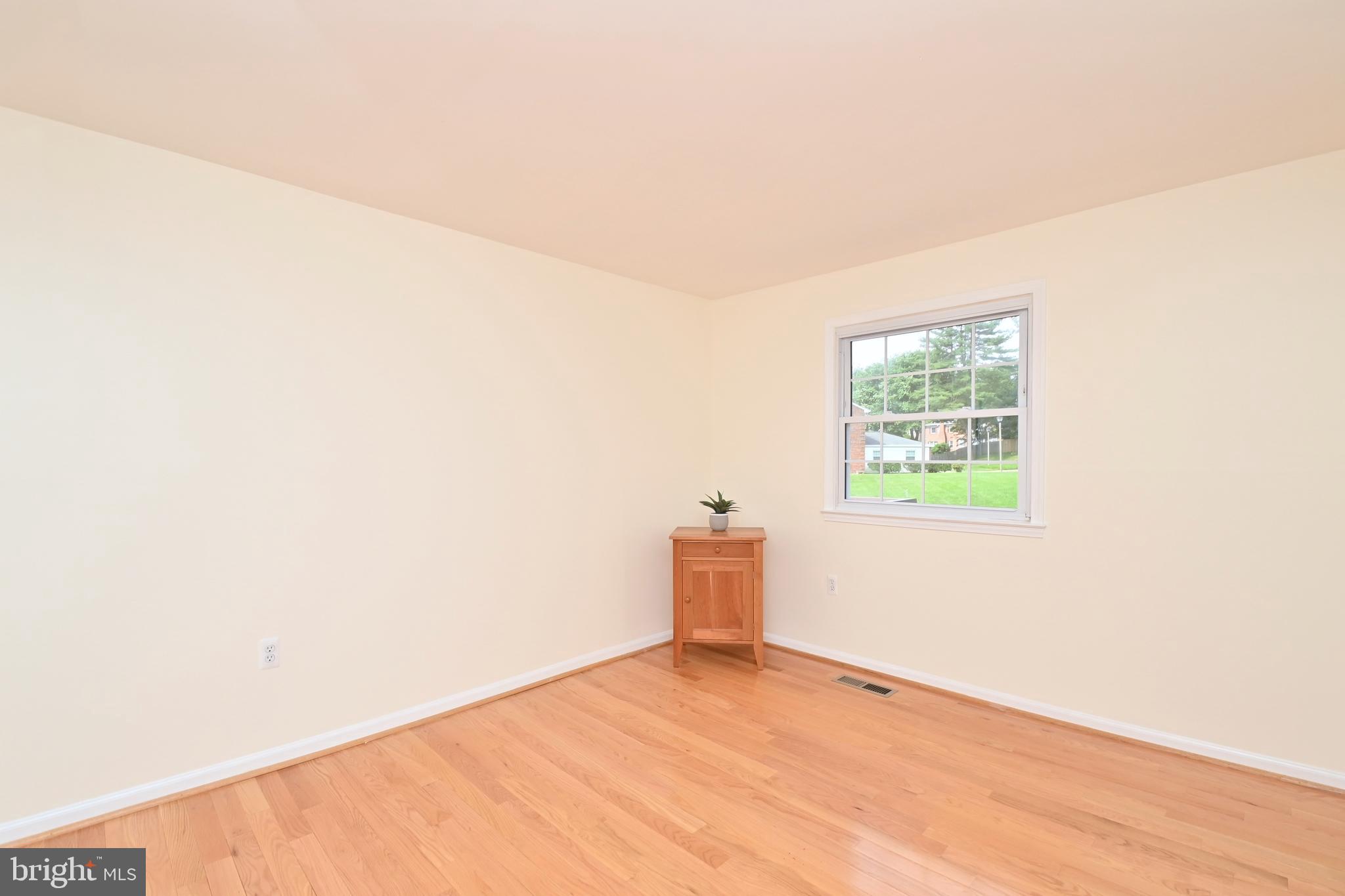 1012 Moorefield Creek Road Southwest Vienna, VA 22180 - Photo 22 of 35 Bedroom 3