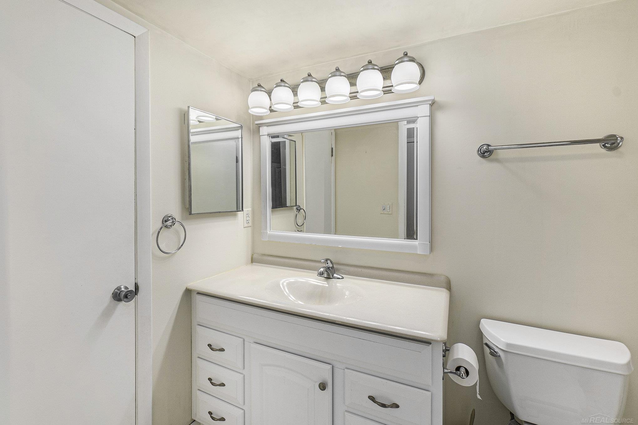 1673 Riverside Drive Rochester Hills, MI 48309 - Photo 14 of 19