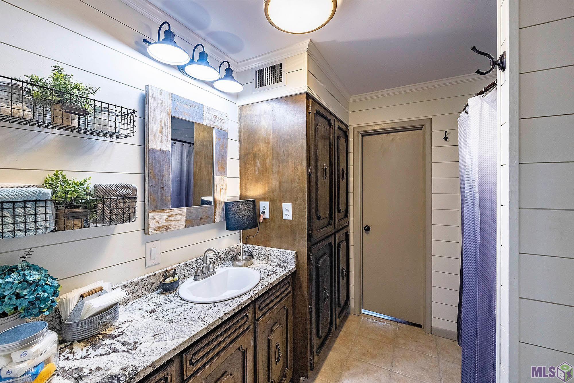 306 East Woodlawn Ranch Road Houma, LA 70363 - Photo 16 of 34