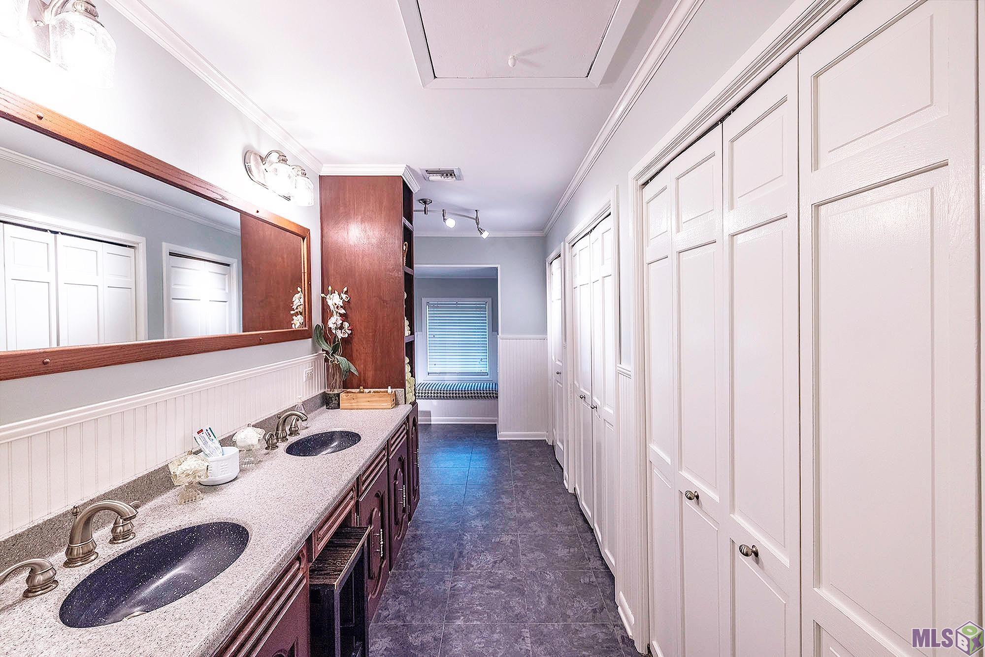 306 East Woodlawn Ranch Road Houma, LA 70363 - Photo 18 of 34