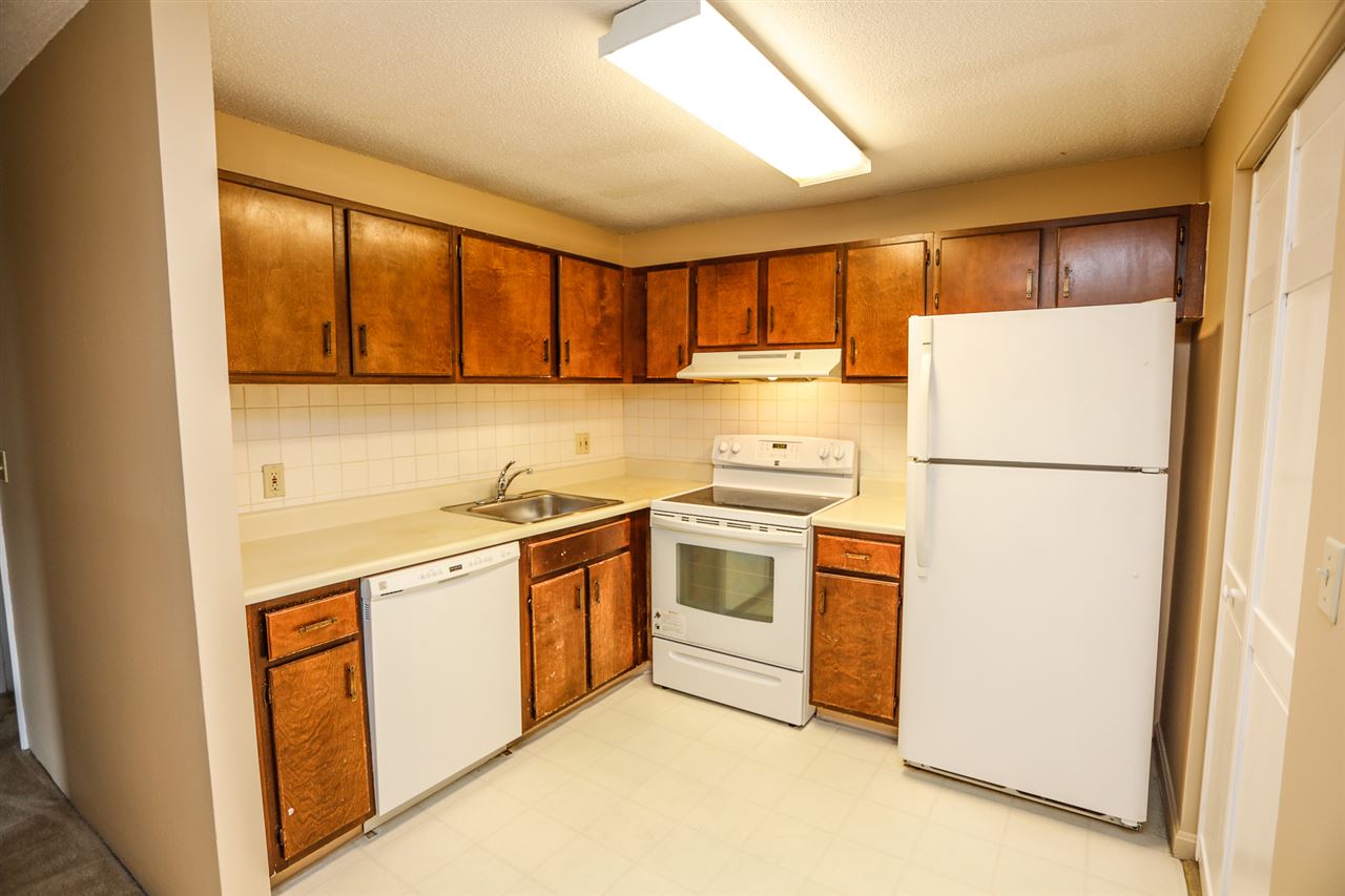 135 English Village Road, Unit 202 Manchester, NH 03102 - Photo 4 of 8 Gallery Image 4