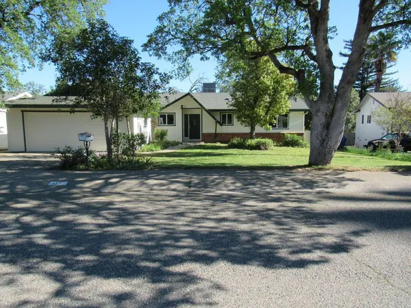 $395,000 | 3320 Stratford Avenue, Redding, CA 96001