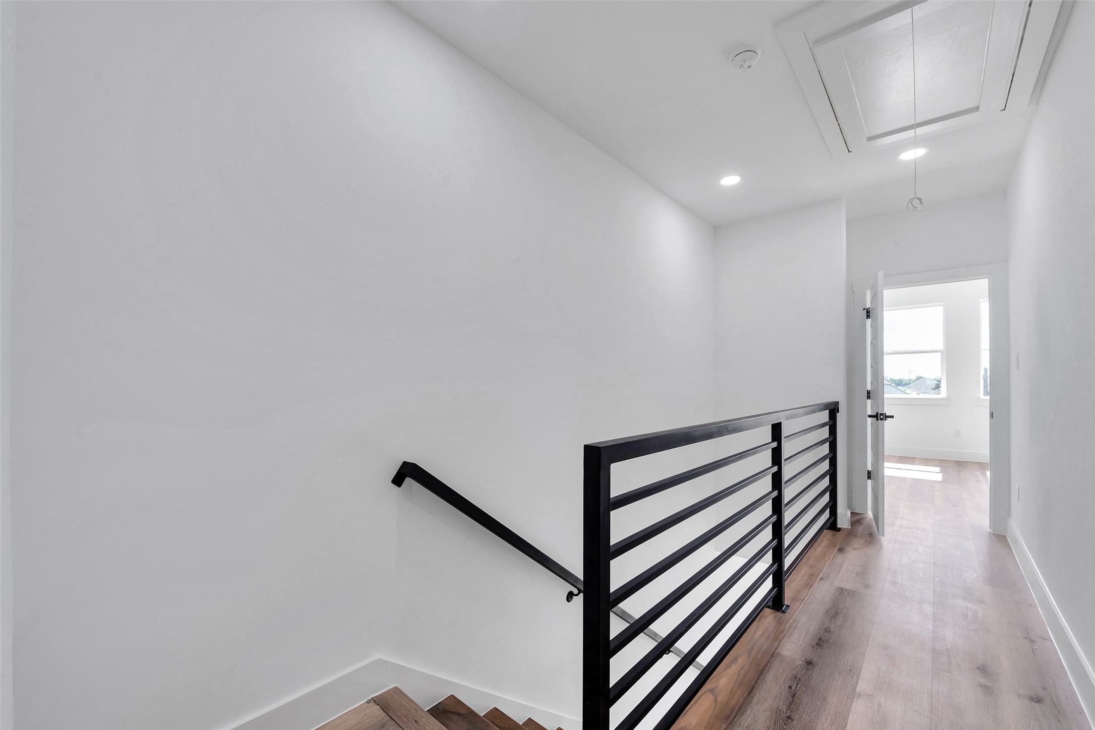 1805 Emir Street, Unit H Houston, TX 77009 - Photo 25 of 43 a view of a hallway with wooden floor