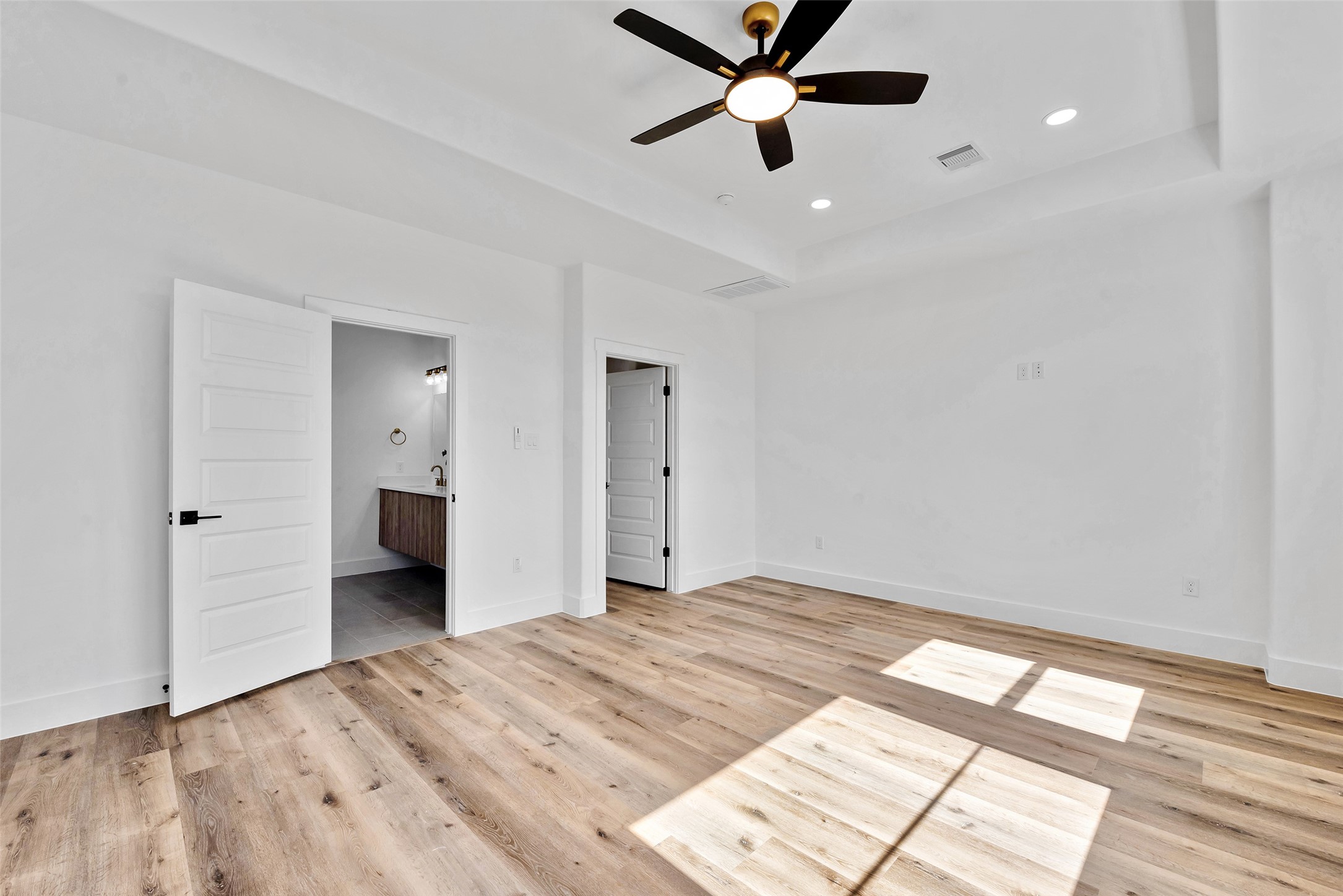 1805 Emir Street, Unit H Houston, TX 77009 - Photo 28 of 43 a view of a big room with wooden floor and windows