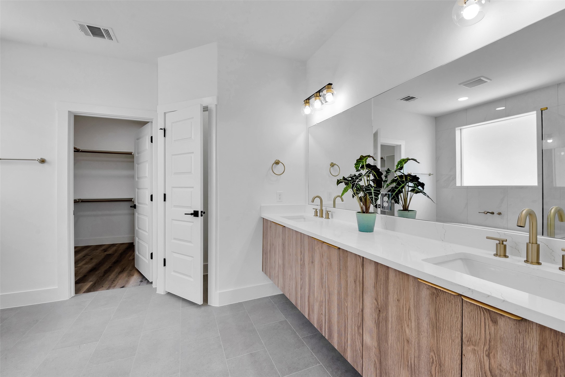 1805 Emir Street, Unit H Houston, TX 77009 - Photo 29 of 43 a bathroom with a double vanity sink and mirror