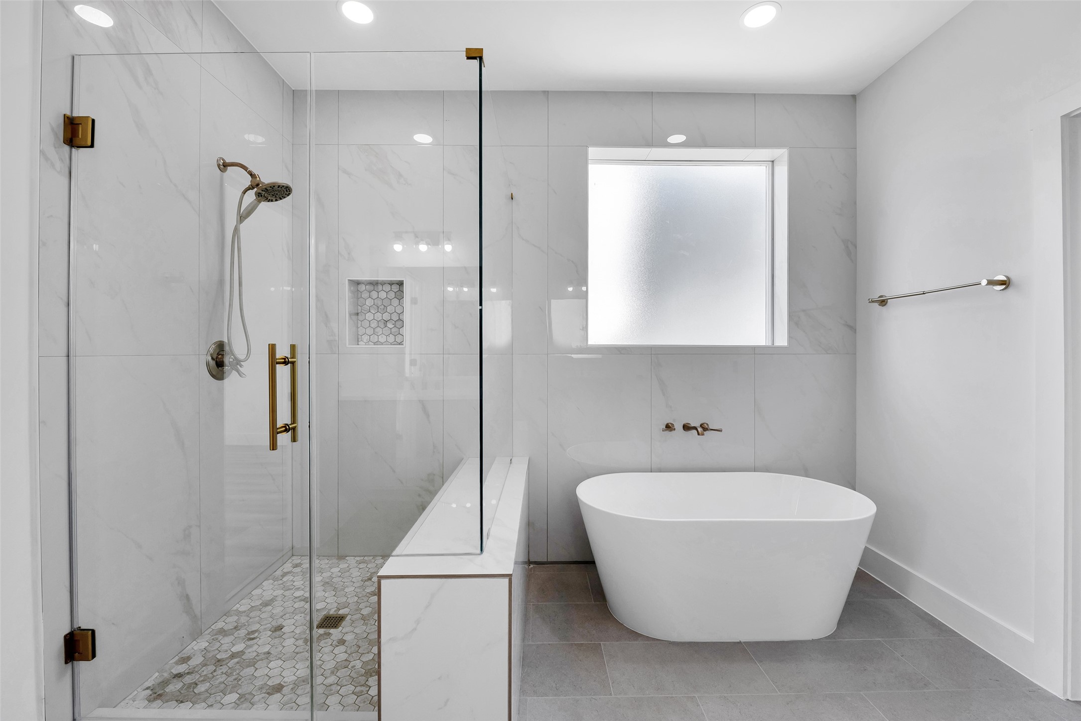 1805 Emir Street, Unit H Houston, TX 77009 - Photo 30 of 43 a bathroom with a bathtub and shower