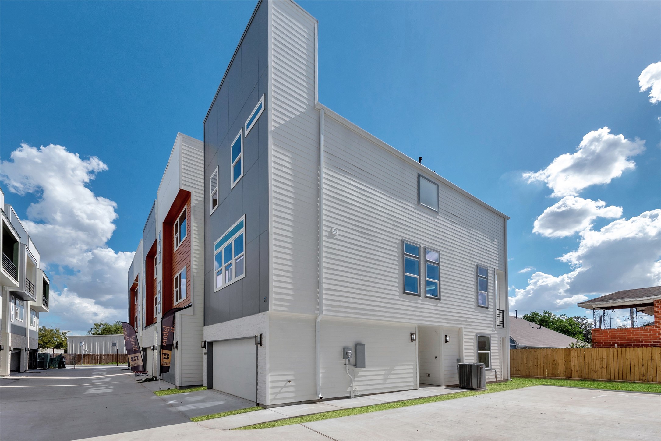 1805 Emir Street, Unit H Houston, TX 77009 - Photo 38 of 43 a view of a building