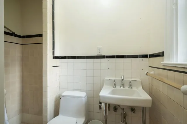 $2,350,000 | 4175 North Van Ness Boulevard, Fresno, CA 93704