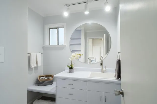 $2,350,000 | 4175 North Van Ness Boulevard, Fresno, CA 93704