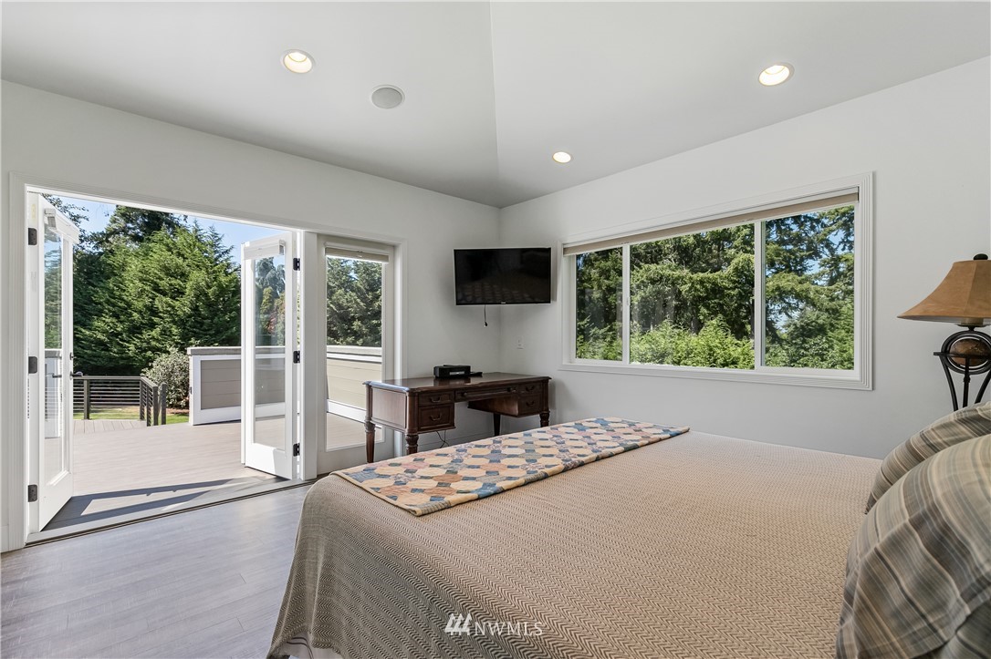 245 Middlefield Road Bellingham, WA 98225 - Photo 33 of 40 a bedroom with a large bed and a large window