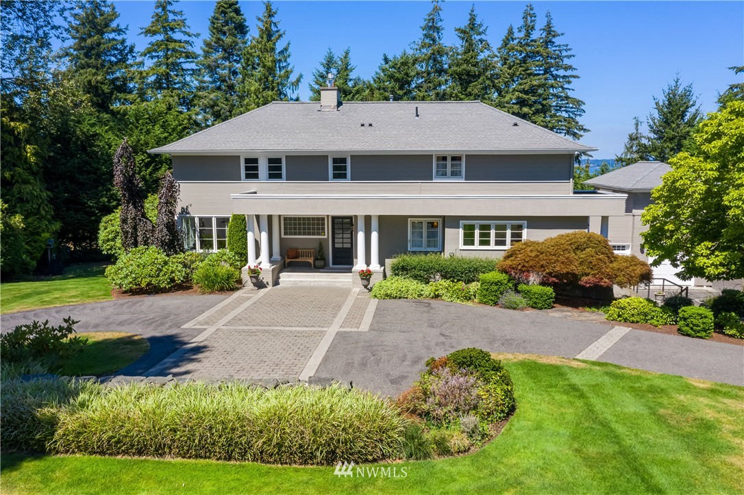 245 Middlefield Road Bellingham, WA 98225 - Photo 38 of 40 a front view of a residential houses with yard and green space