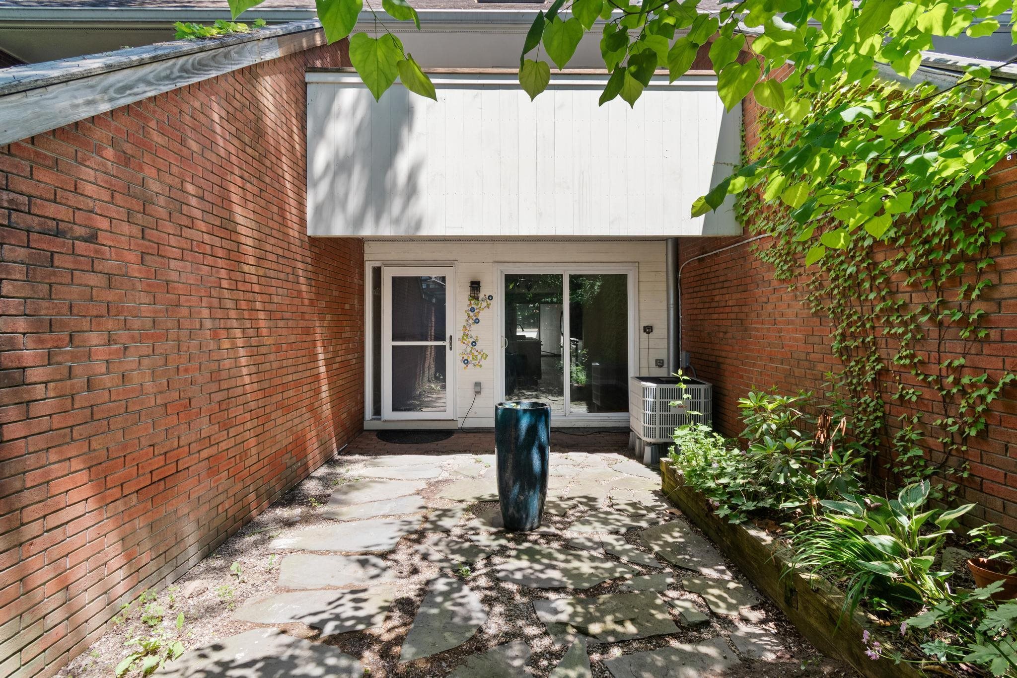 388 College Street, Unit 4 Burlington, VT 05401 - Photo 1 of 34