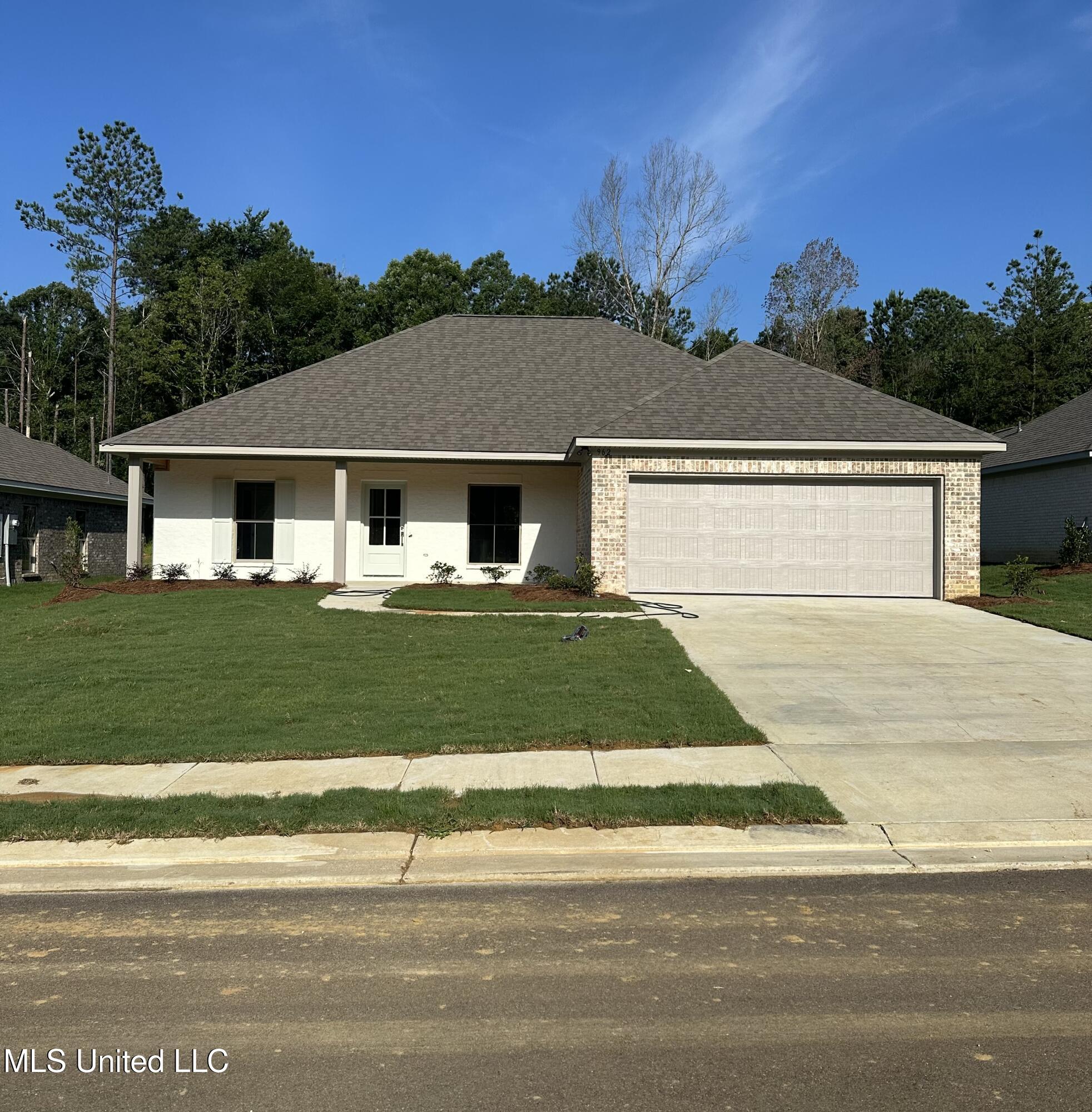 962 Riverside Lane Pearl, MS 39208 - Photo 1 of 4 Front