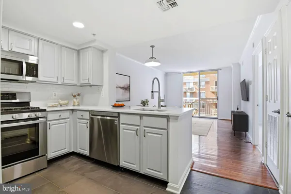 $2,400 | 3830 9th Street North, Unit 607E, Arlington, VA 22203