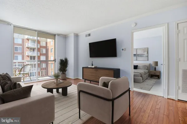 $2,400 | 3830 9th Street North, Unit 607E, Arlington, VA 22203
