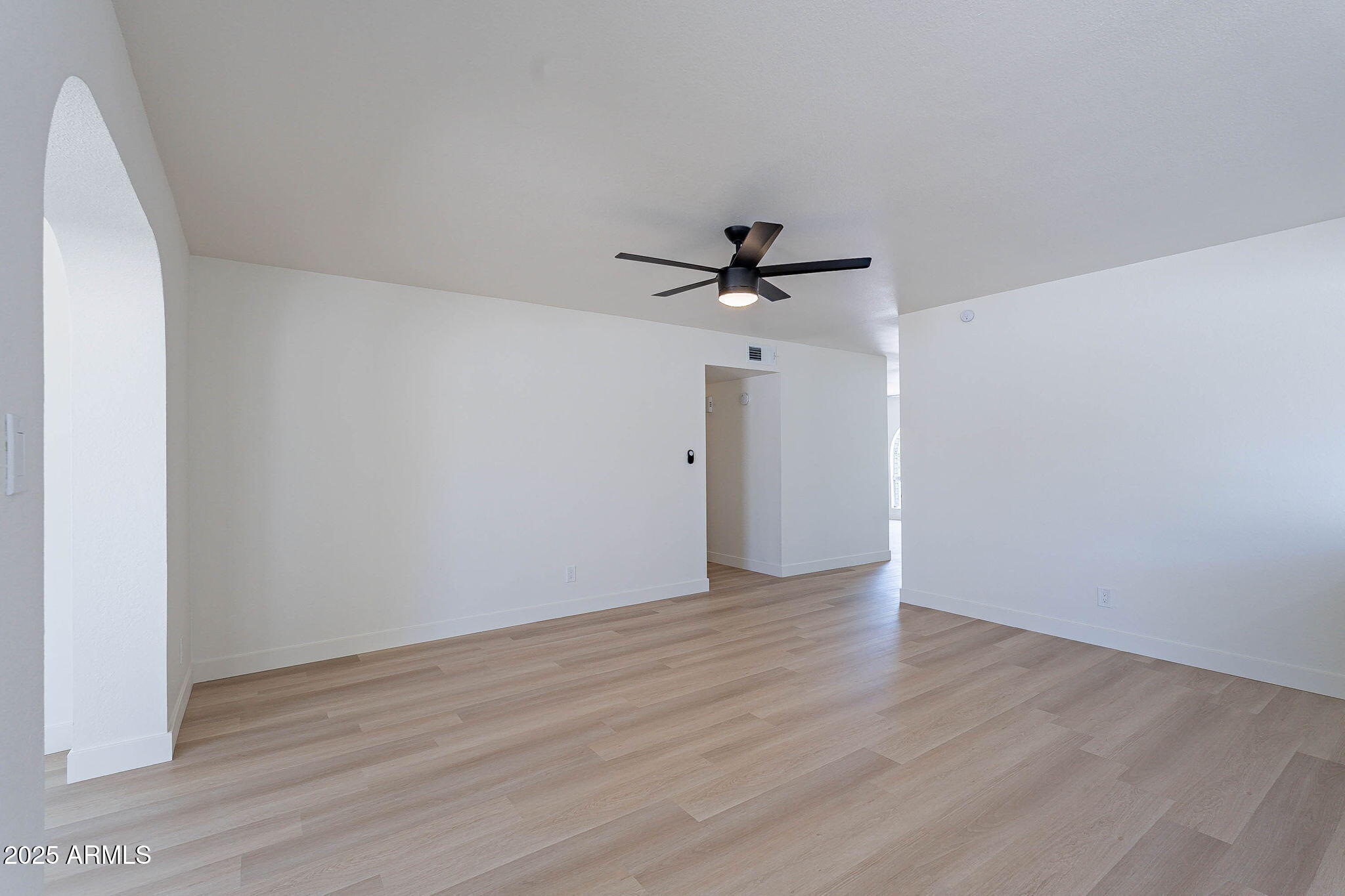 5534 West Calavar Road Glendale, AZ 85306 - Photo 6 of 45 6-web-or-mls-Calavar-6