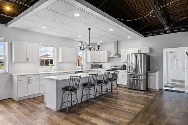 $425,000 | 176 South Henning Road, Danville, IL 61832