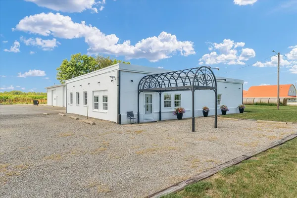 $425,000 | 176 South Henning Road, Danville, IL 61832