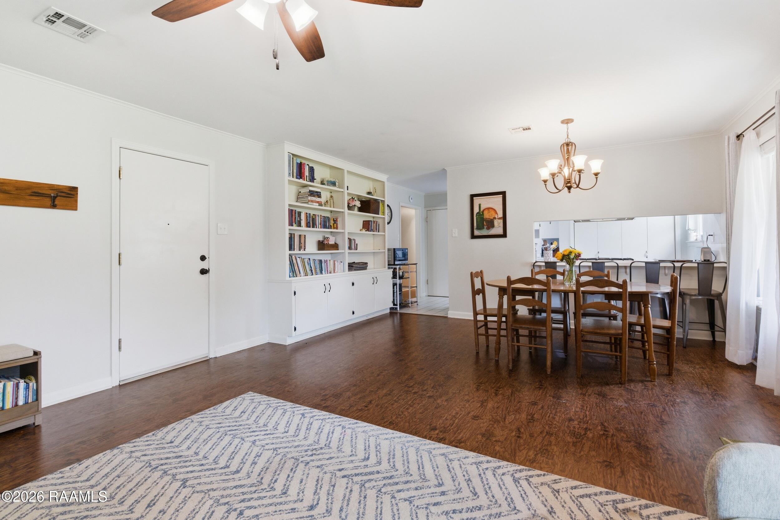 229 Lyons Street Lafayette, LA 70506 - Photo 11 of 29 Built-Ins