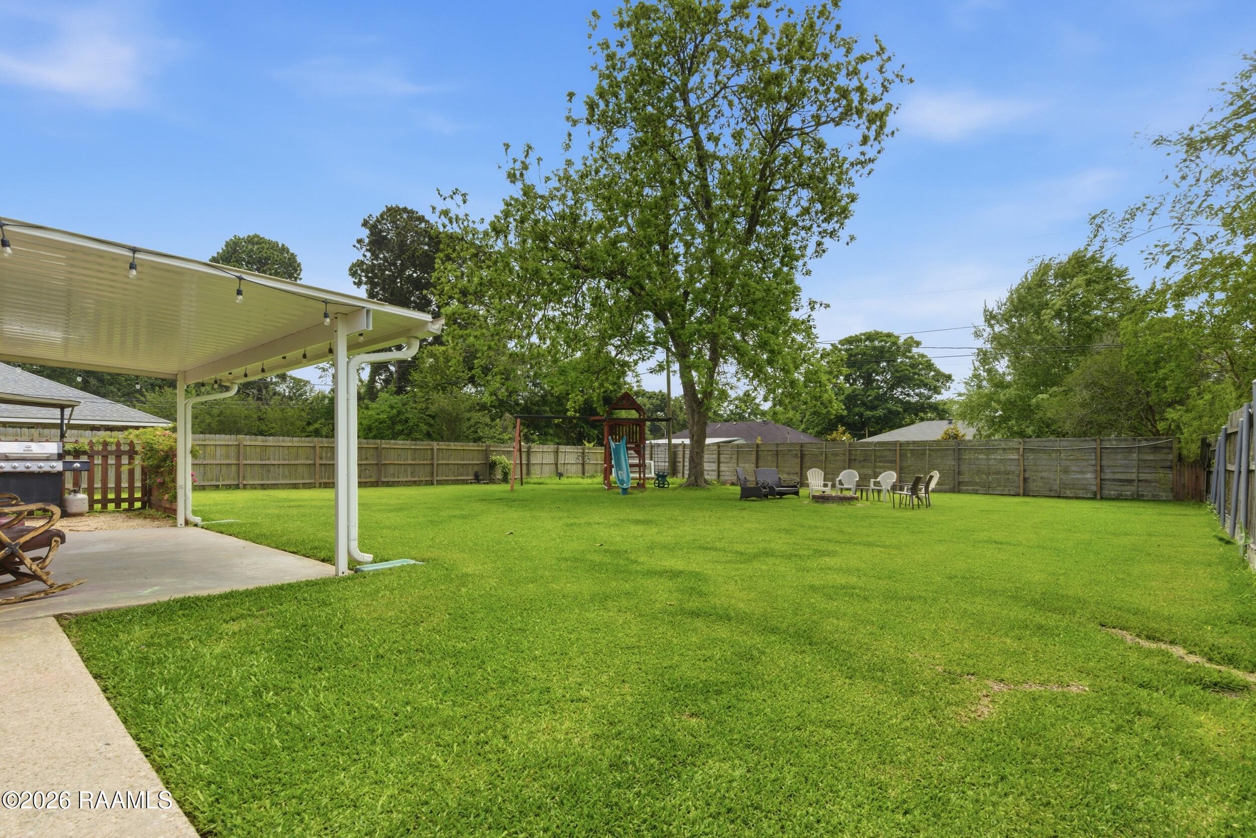 229 Lyons Street Lafayette, LA 70506 - Photo 18 of 29 Huge Yard!