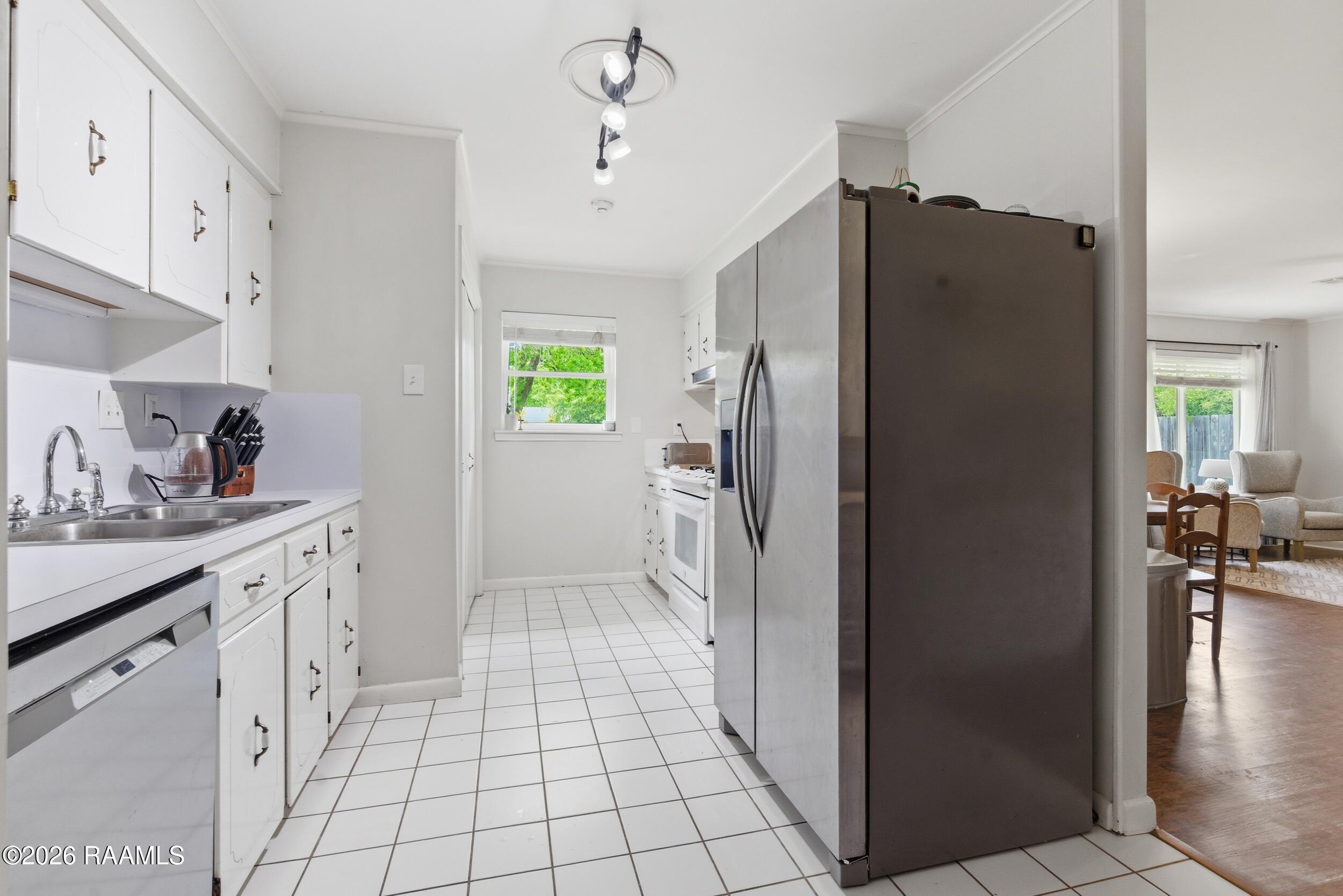 229 Lyons Street Lafayette, LA 70506 - Photo 4 of 29 Kitchen
